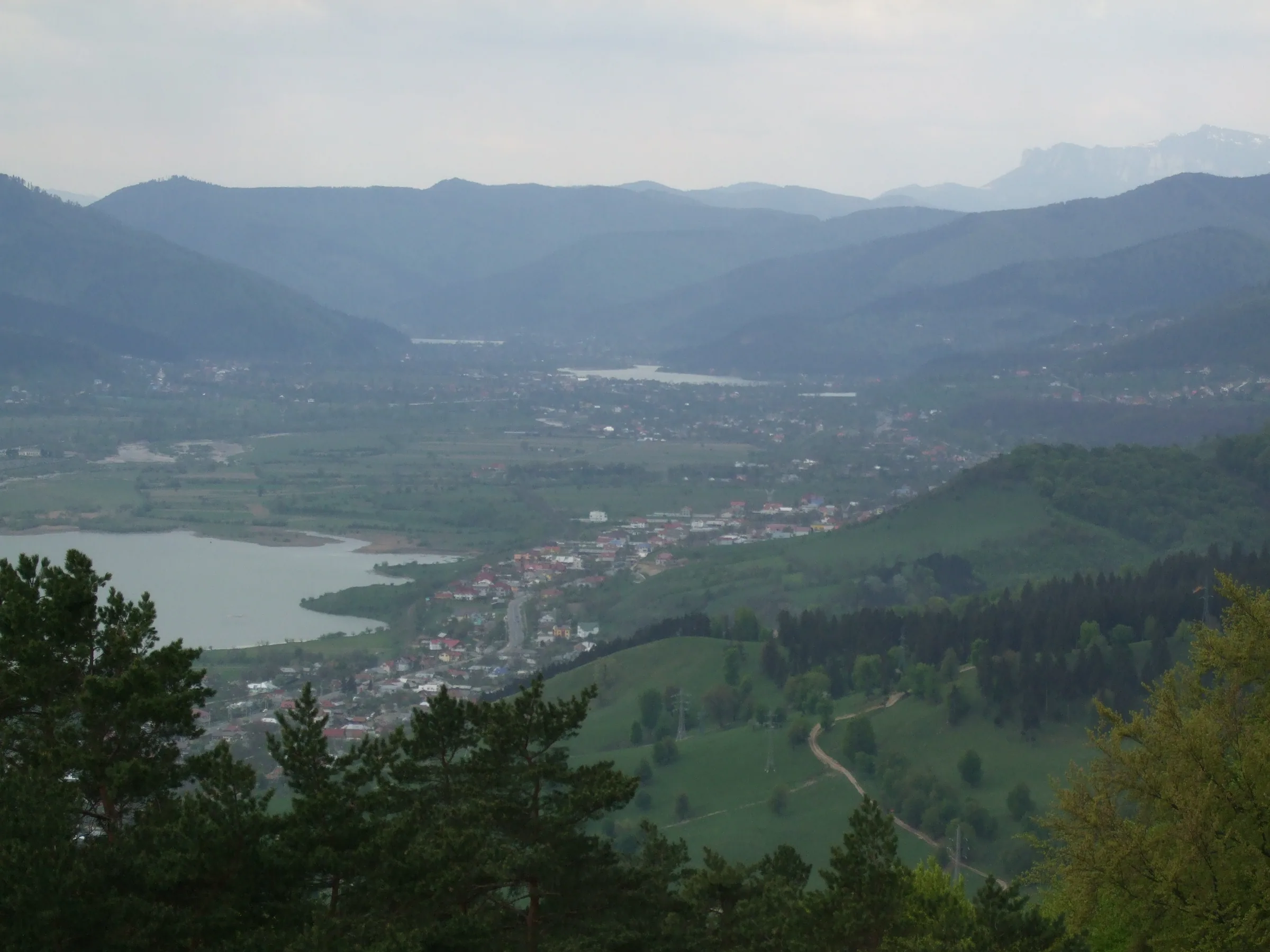 The Bistrița valley and the reservoir seen from the top of Cozla