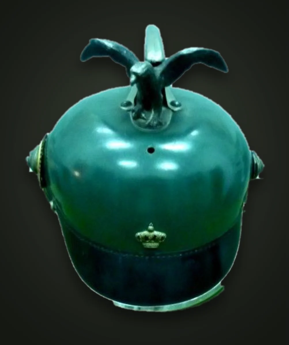 A green parade helmet topped by an eagle, on a dark ground