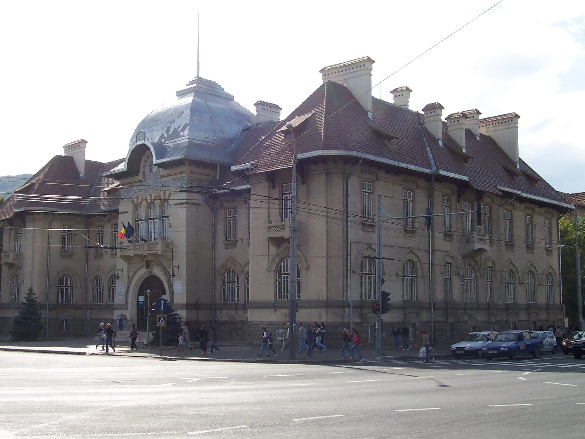The Administrative Palace, home of the museum, seen from the street, with its dome